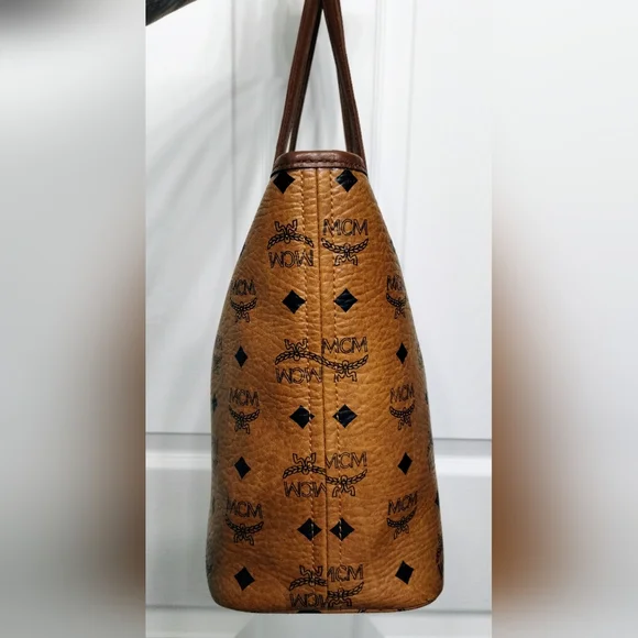 MCM Medium Liz Shopper Tote With MCM Bone Bag Charm - Picture 3 of 14